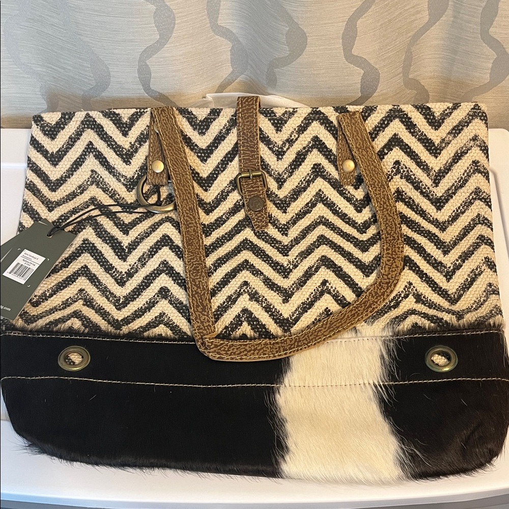 NWT Myra Appliqué Tote Bag‎ Leather Details 100% Cotton Black White
